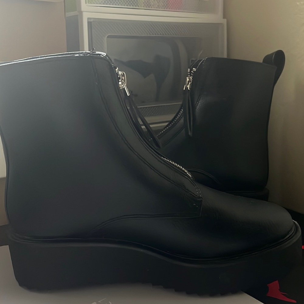 Black heeled boots